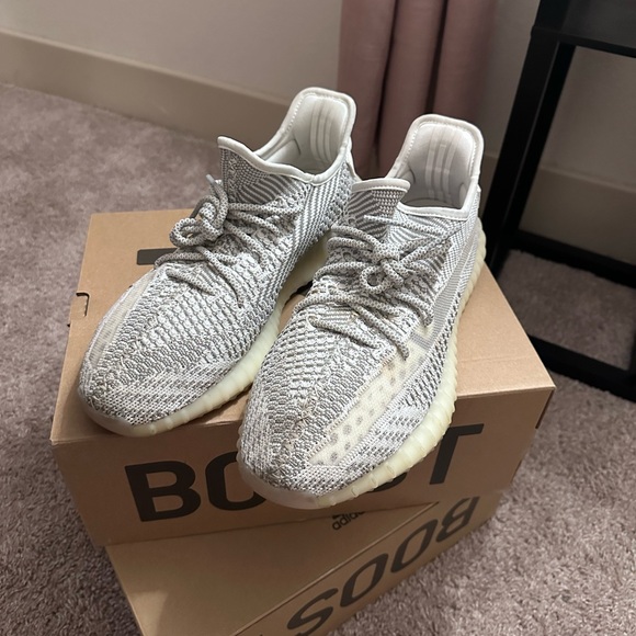 Yeezys boost 350 V2 Static (non-reflective) - Picture 4 of 8